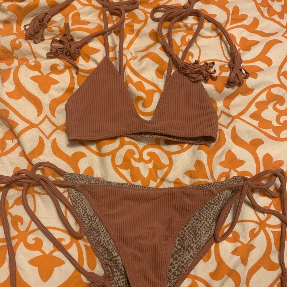 Beautiful Acacia Lipstick Cord set!